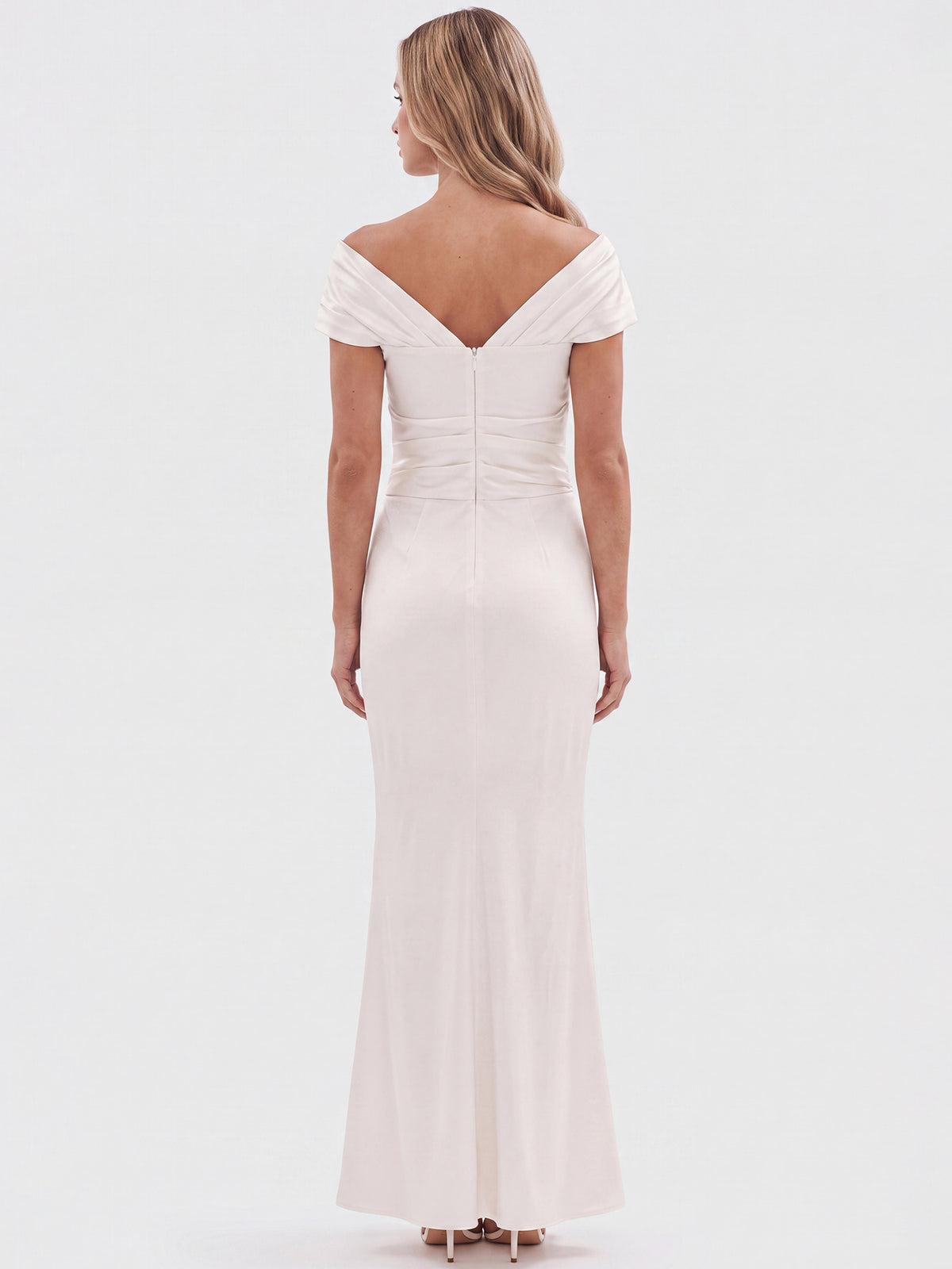 APART On-Shoulder-Hochzeitskleid aus Satin | creme