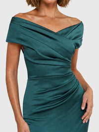 APART On-Shoulder-Kleid aus Satin | emerald