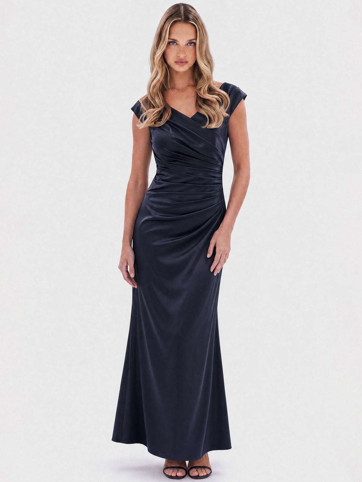 APART On-Shoulder-Abendkleid aus Satin | nachtblau