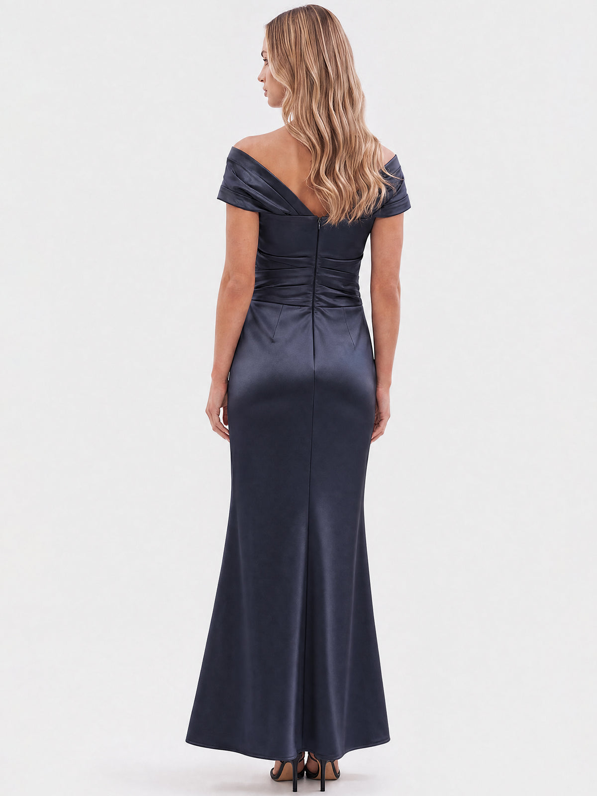 APART On-Shoulder-Abendkleid aus Satin | nachtblau