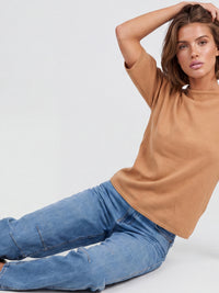Legerer Pullover aus reiner Merinowoll mit Stehkragen | camel
