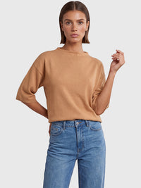 Legerer Pullover aus reiner Merinowoll mit Stehkragen | camel