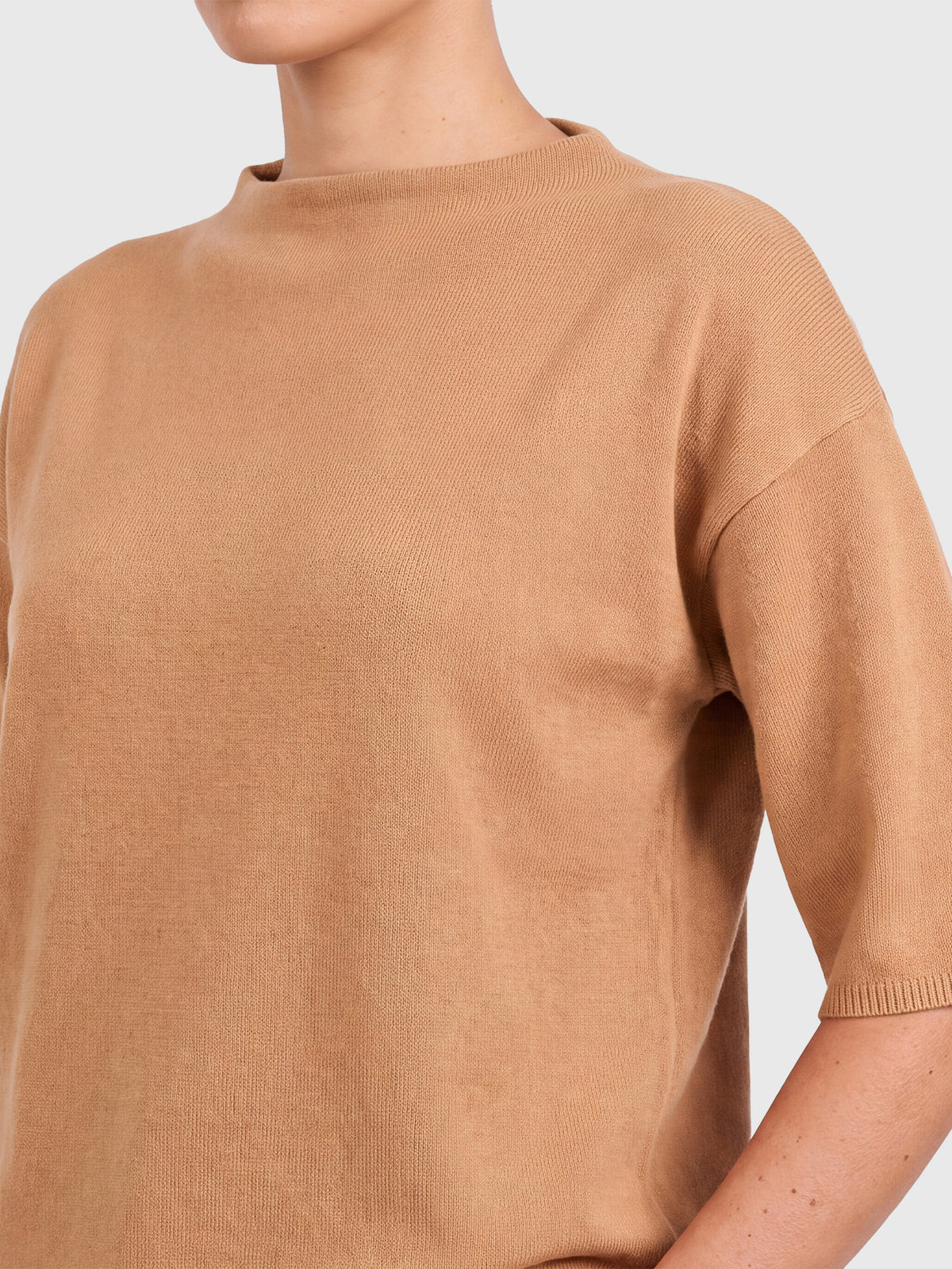 Legerer Pullover aus reiner Merinowoll mit Stehkragen | camel