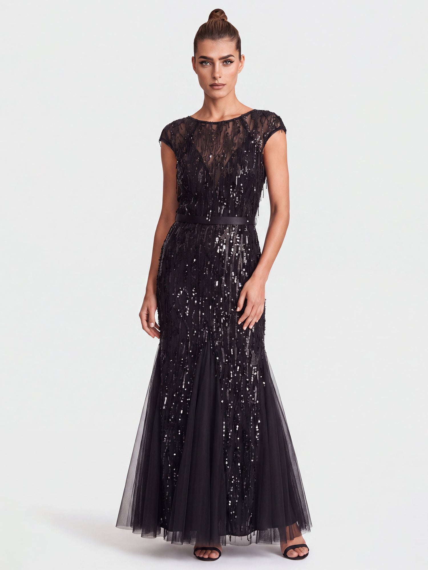 Kleid mit Paillettenstickerei und Tüll-Godets | schwarz