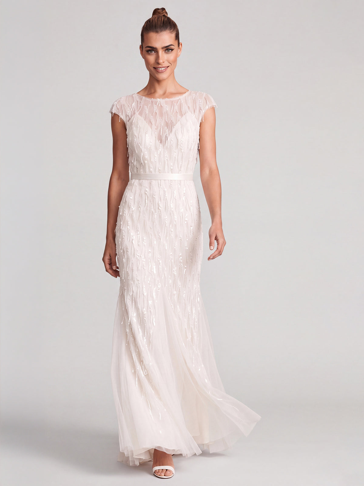 Brautkleid mit Paillettenstickerei und Tüll-Godets | creme