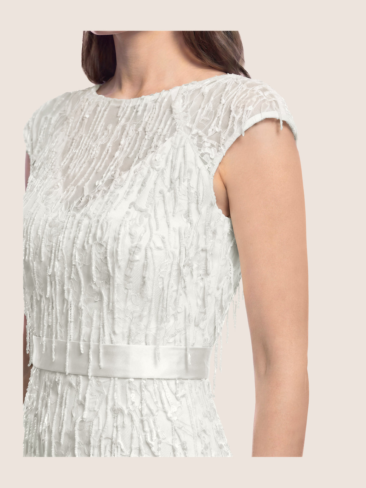 Brautkleid mit Paillettenstickerei und Tüll-Godets | creme