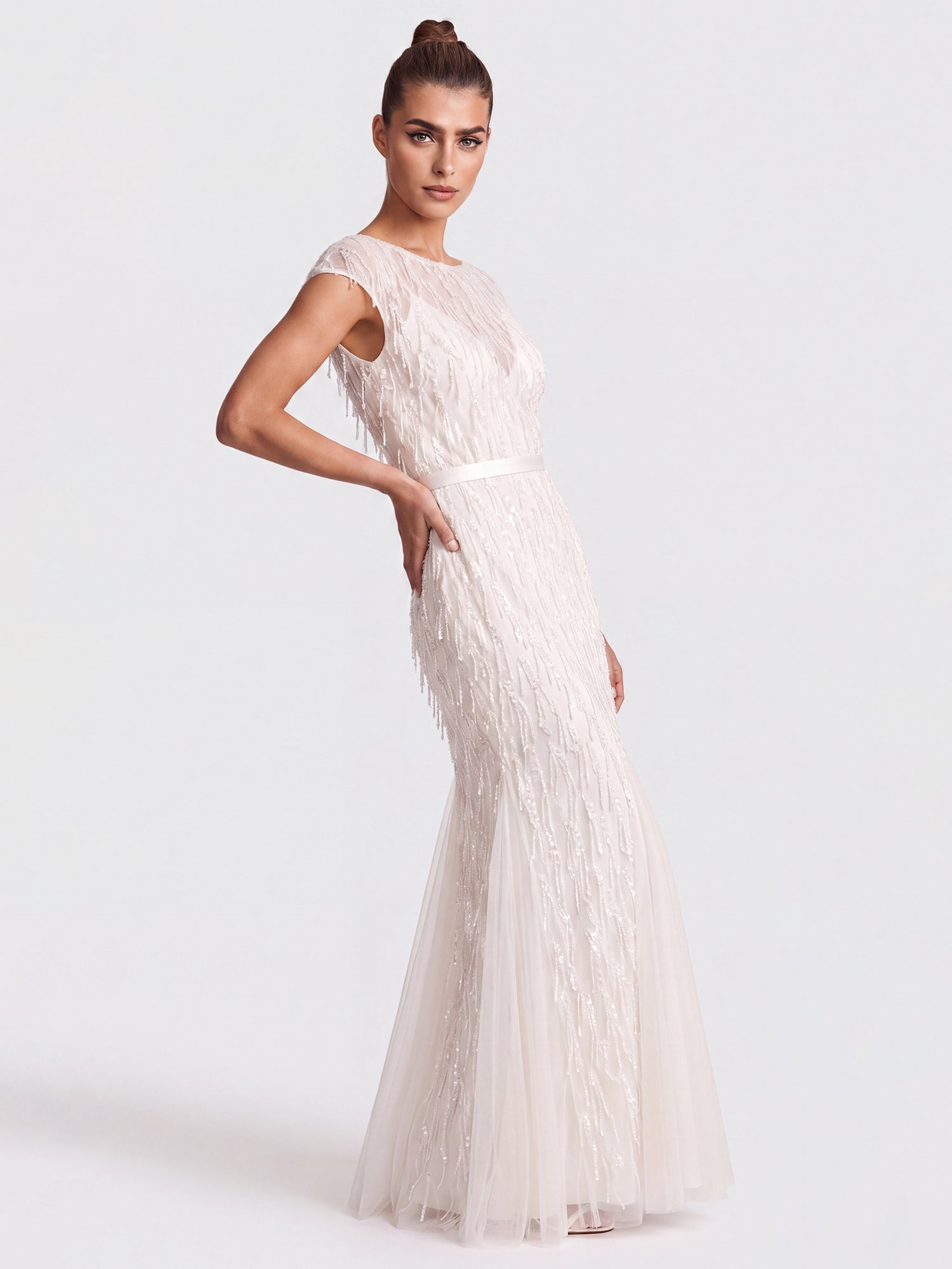 Brautkleid mit Paillettenstickerei und Tüll-Godets | creme