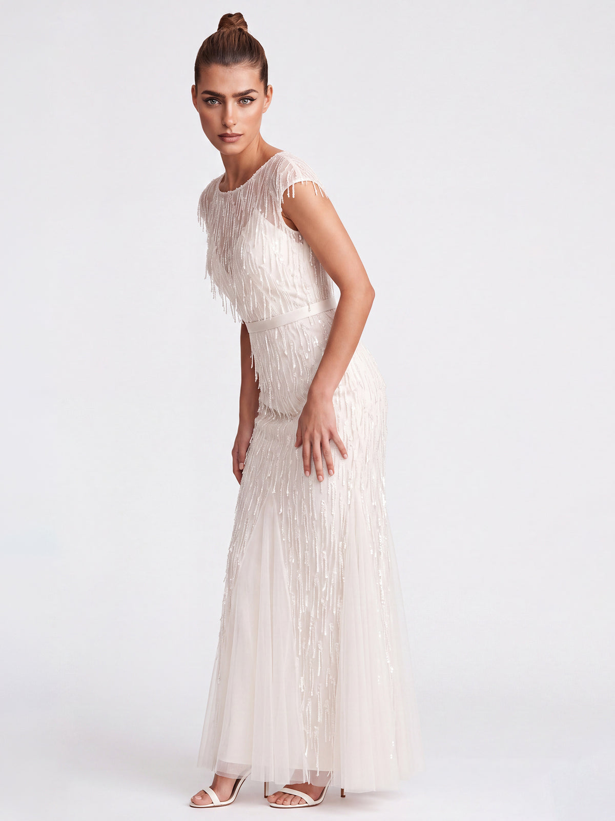 Brautkleid mit Paillettenstickerei und Tüll-Godets | creme