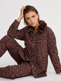 Oversized Jeansbluse mit Leoprint und abnehmbarem Kunstfellkragen | braun-schwarz