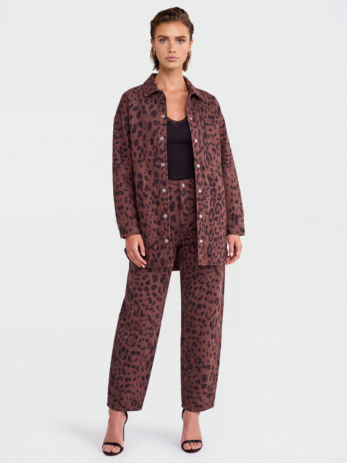 Oversized Jeansbluse mit Leoprint und abnehmbarem Kunstfellkragen | braun-schwarz