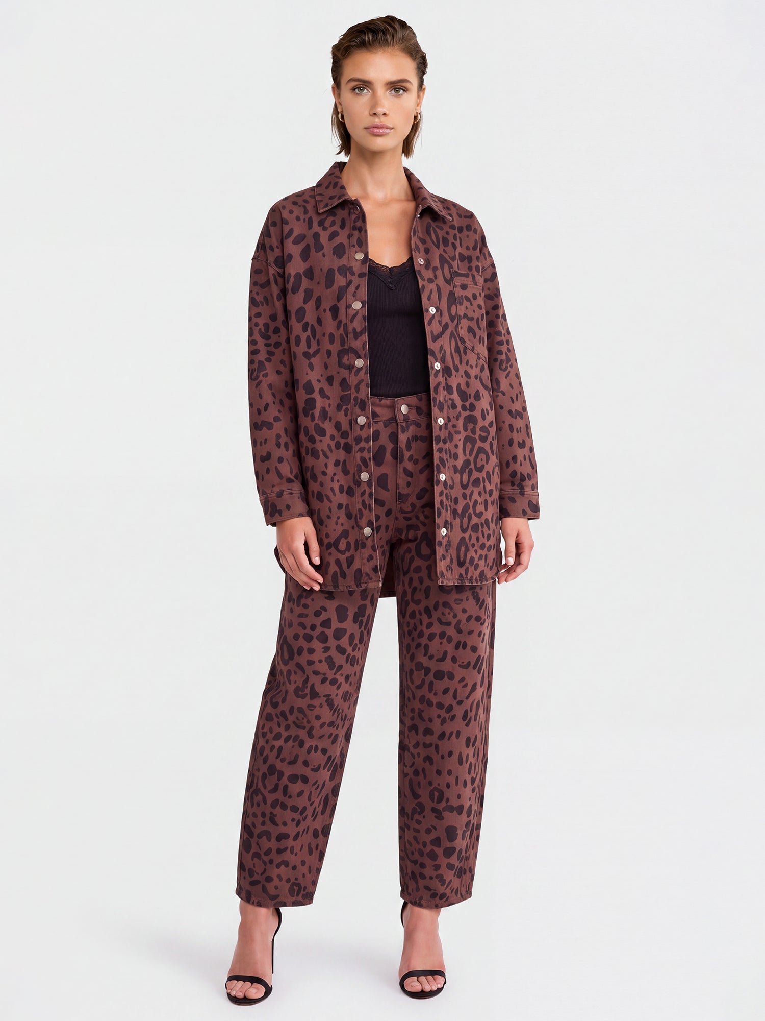 Oversized Jeansbluse mit Leoprint und abnehmbarem Kunstfellkragen | braun-schwarz