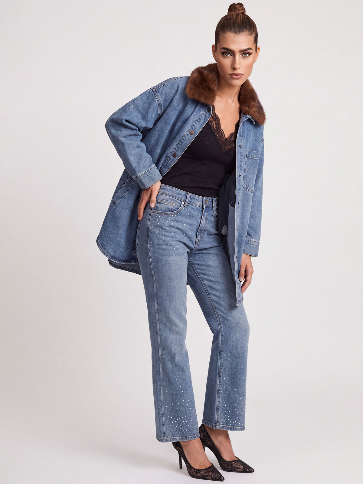 Oversized Jeansbluse mit abnehmbarem Kunstfellkragen | hellblau